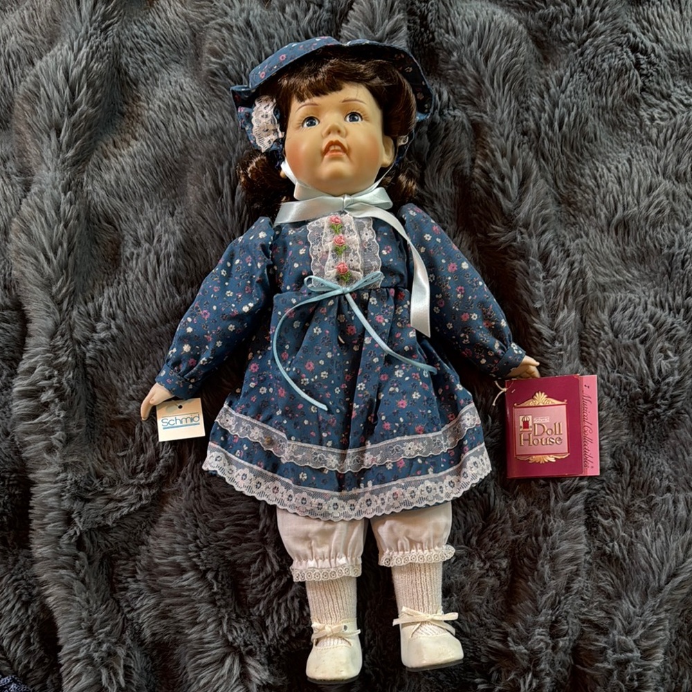 Schmid musical doll